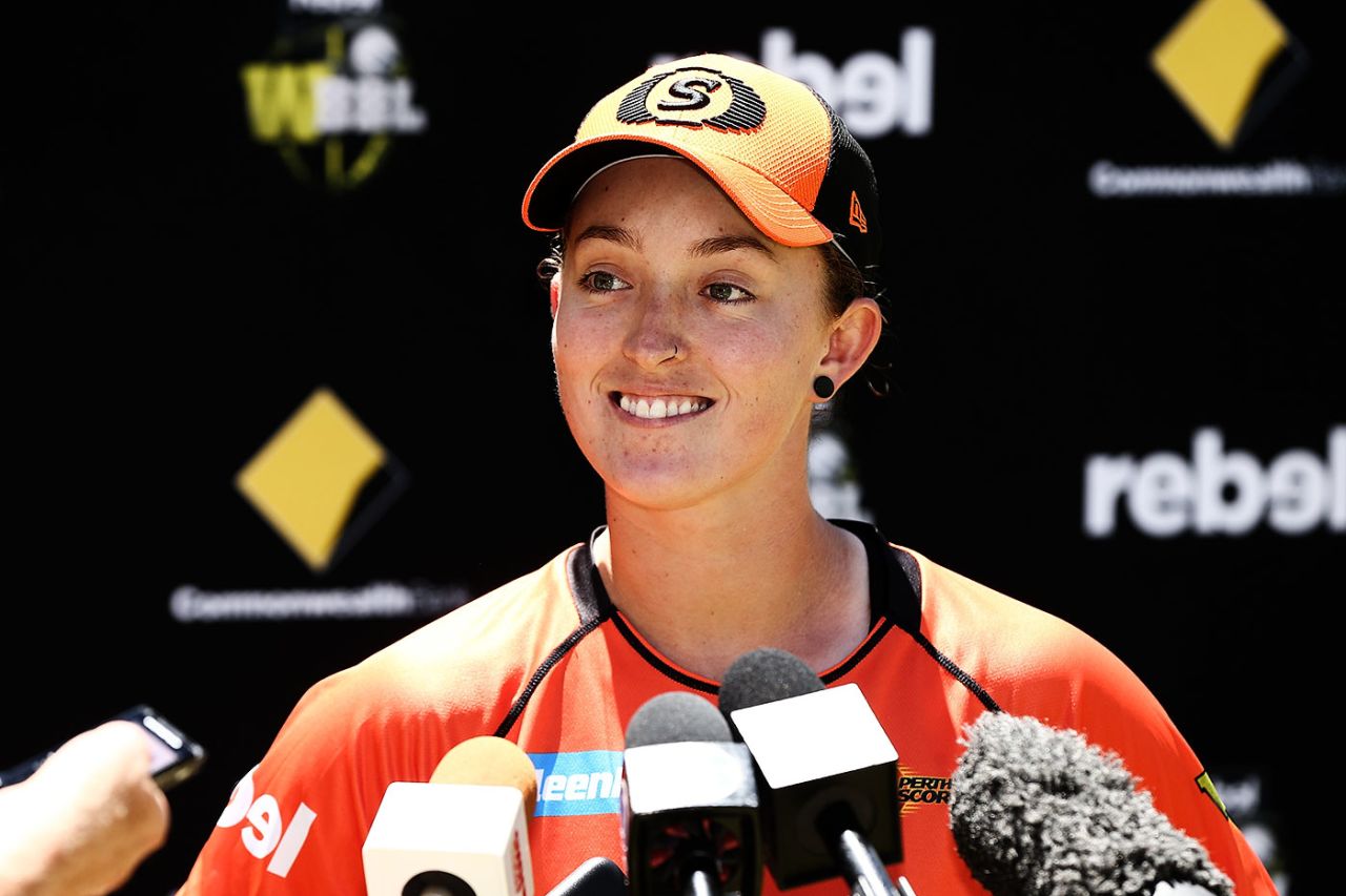 Emily Smith talks to the media ahead of the WBBL semis, Perth, January 31, 2018