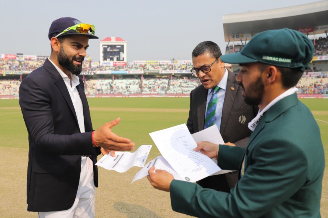 Virat Kohli and Mominul Haque at the toss in India's first-ever day-night Test, India v Bangladesh, 2nd Test, 1st day, Kolkata, November 22, 2019