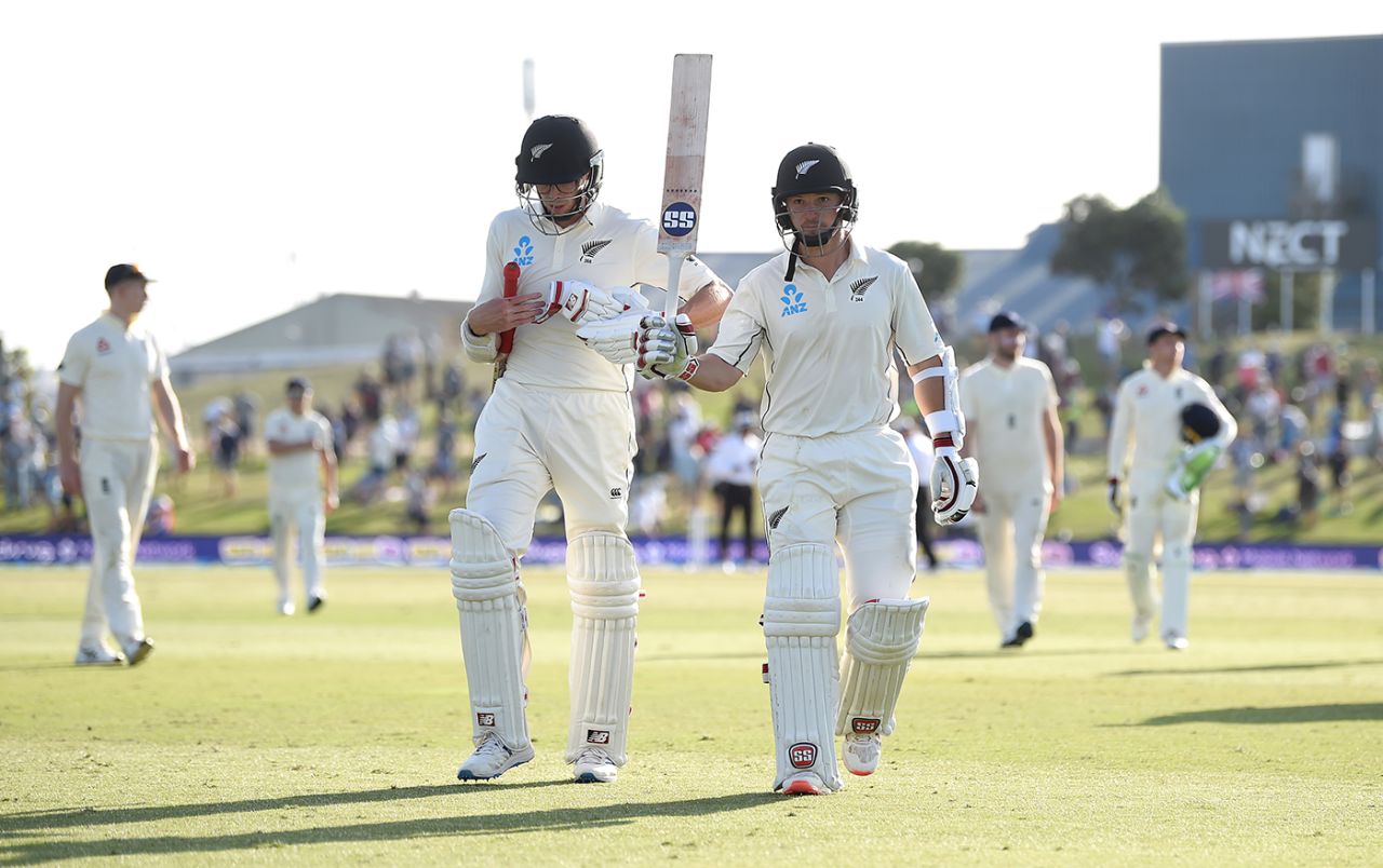 BJ Watling leaves the field after batting throughout the day, New Zealand v England, 1st Test, Mount Maunganui, 3rd day, November 23, 2019