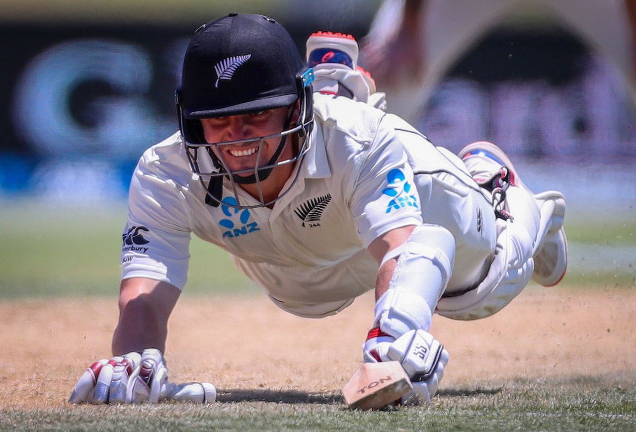 BJ Watling dives to make his ground, New Zealand v England, 1st Test, Mount Maunganui, 4th day, November 24, 2019
