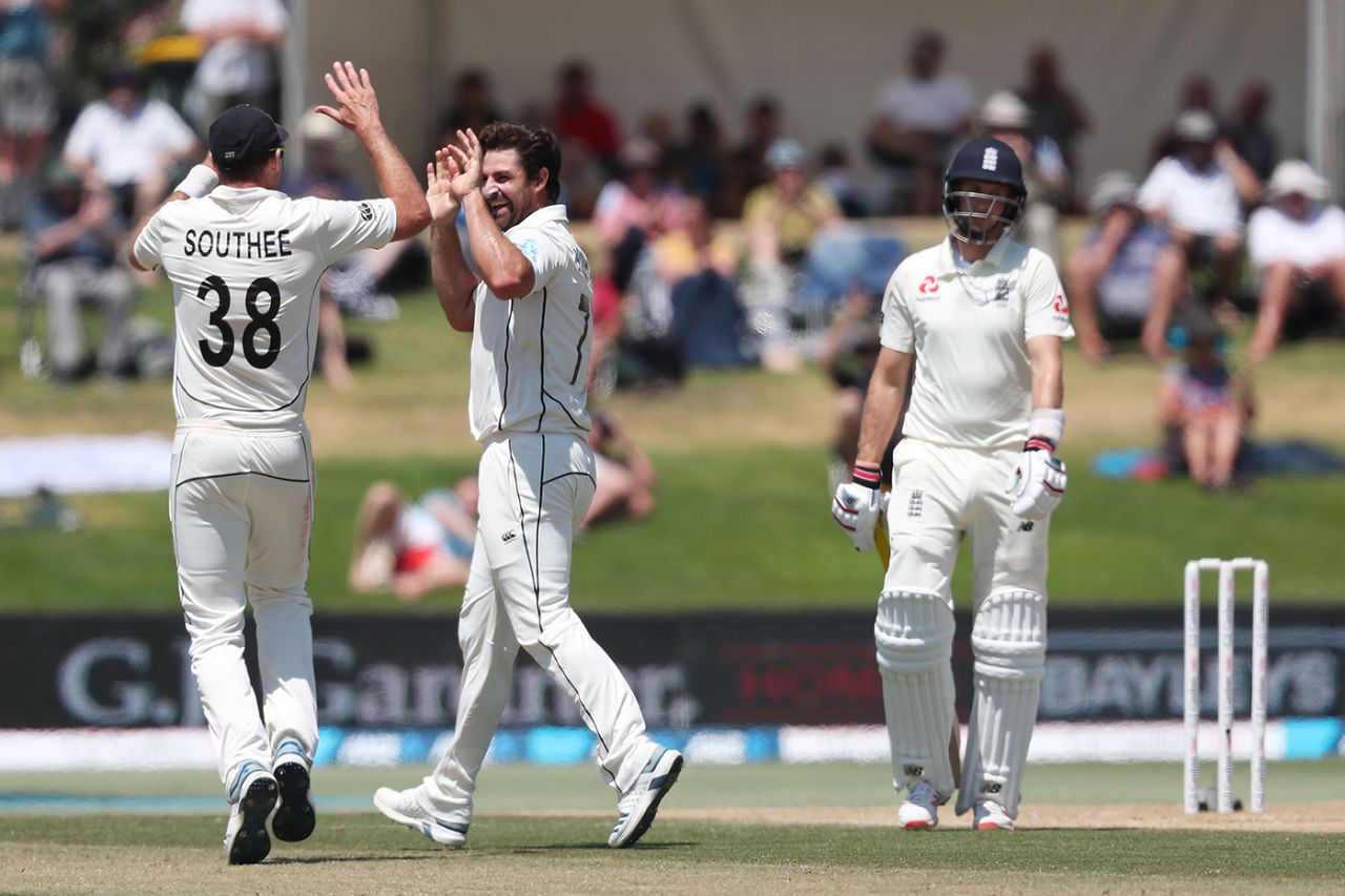 Colin de Grandhomme claimed the wicket of Joe Root, New Zealand v England, 1st Test, Mount Maunganui, 5th day, November 25, 2019