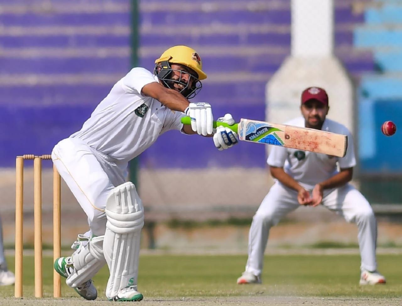 Fawad Alam reaches out for a stroke, Southern Punjab (Pakistan) v Sindh, Quaid-e-Azam Trophy 2019-20, day 3, November 27, 2019