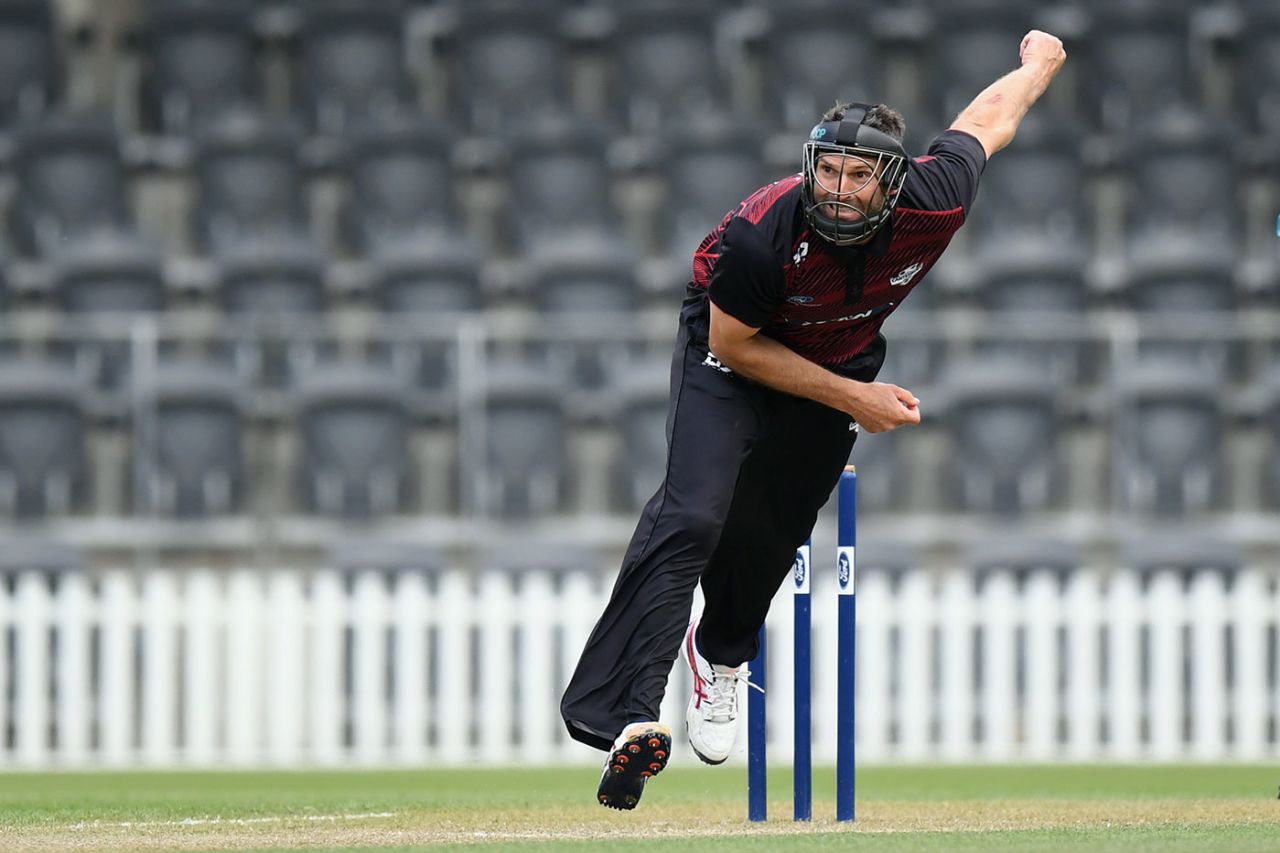 Andrew Ellis bowl in his face mask, Canterbury v Northern Districts, Ford Trophy, November 27, 2019