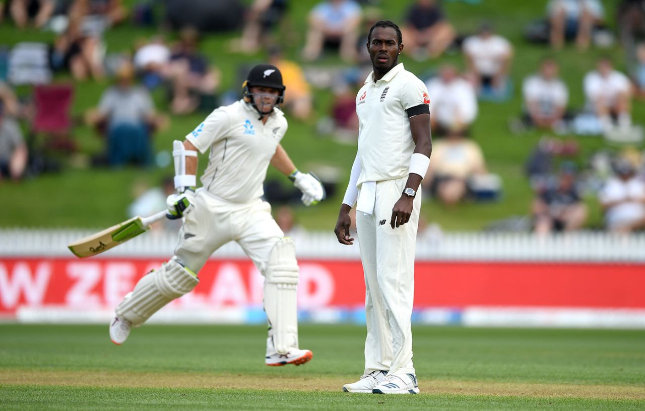 Jofra Archer looks on as Tom Latham adds another run, New Zealand v England, 2nd Test, Hamilton, November 29, 2019