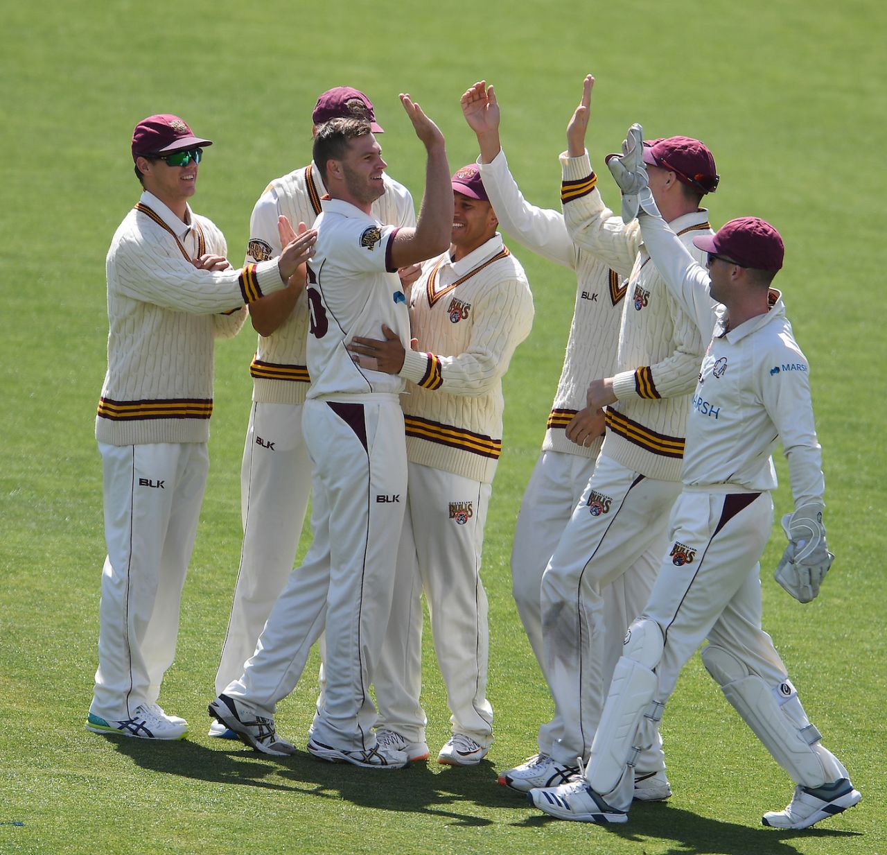 Mark Steketee celebrates a wicket with his teammates, Tasmania v Queensland, Sheffield Shield, Hobart, November 29, 2019