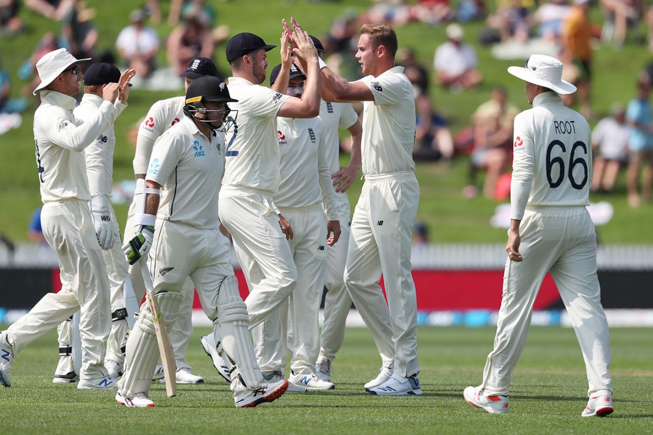 Stuart Broad celebrates the wicket of Tom Latham, New Zealand v England, 2nd Test, Hamilton, November 30, 2019