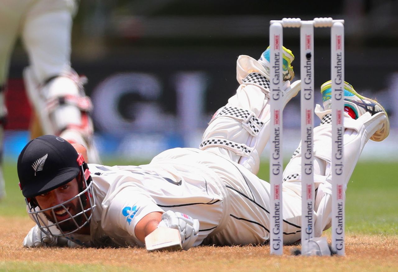 Daryl Mitchell slips and falls as he is sent back attempting a run, New Zealand v England, 2nd Test, Hamilton, November 30, 2019