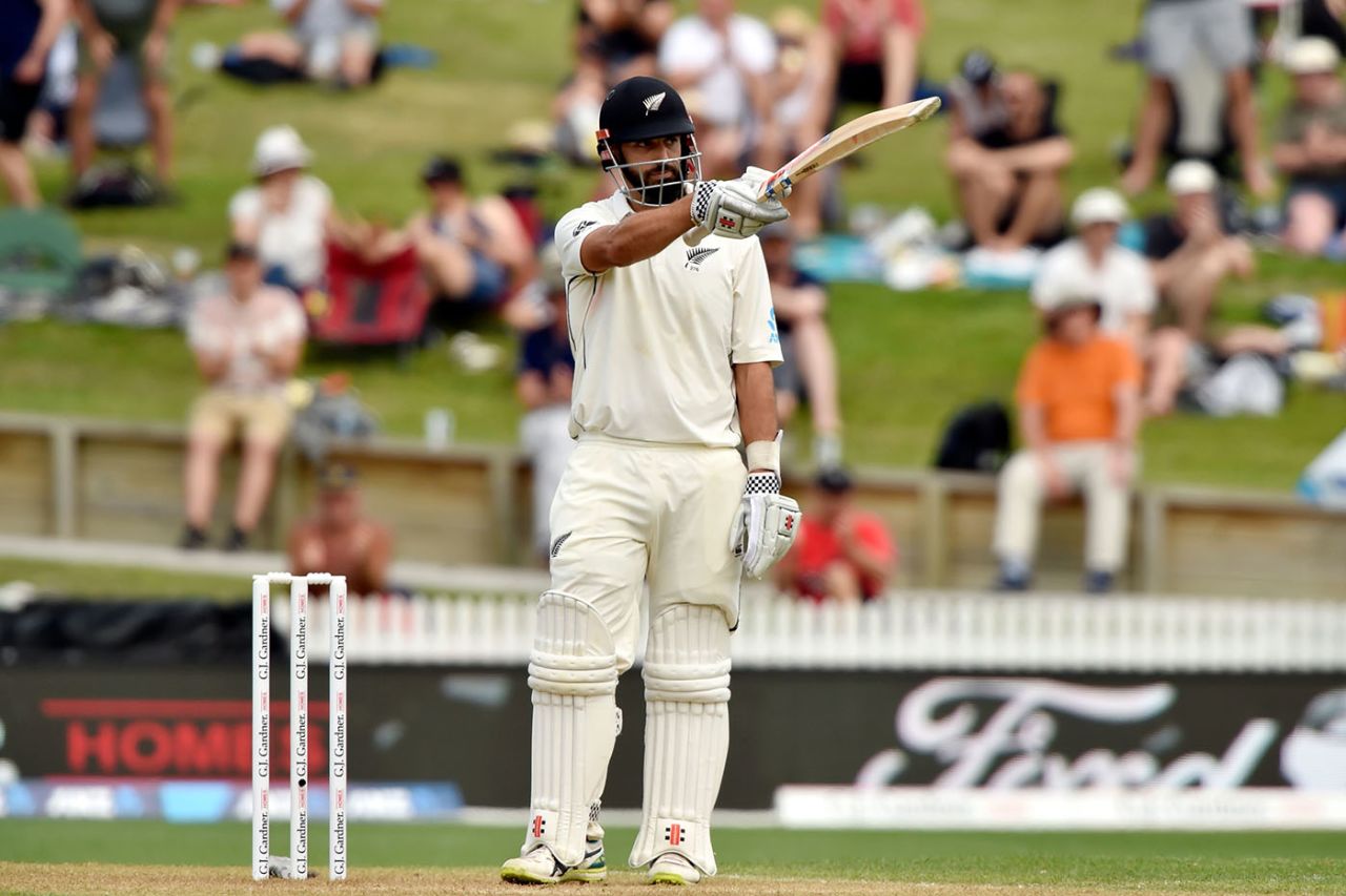 Daryl Mitchell acknowledges the applause after bringing up his fifty on Test debut, New Zealand v England, 2nd Test, Hamilton, November 30, 2019
