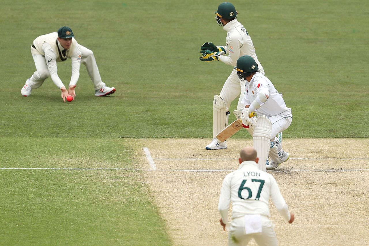 An edge fell short of Steven Smith at slip, Australia v Pakistan, 2nd Test, Adelaide, December 1, 2019