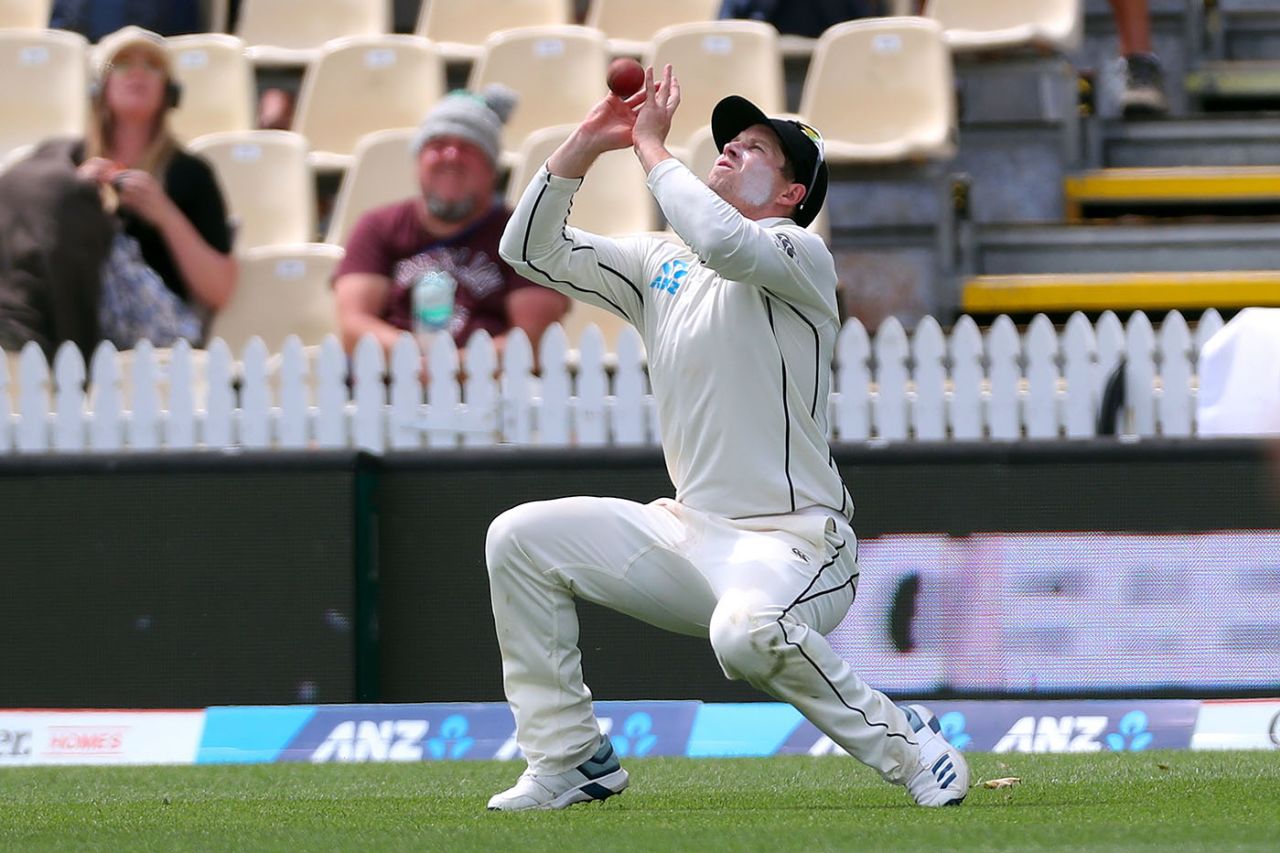 Henry Nicholls takes a catch to dismiss Joe Root, New Zealand v England, 2nd Test, Hamilton, December 02, 2019