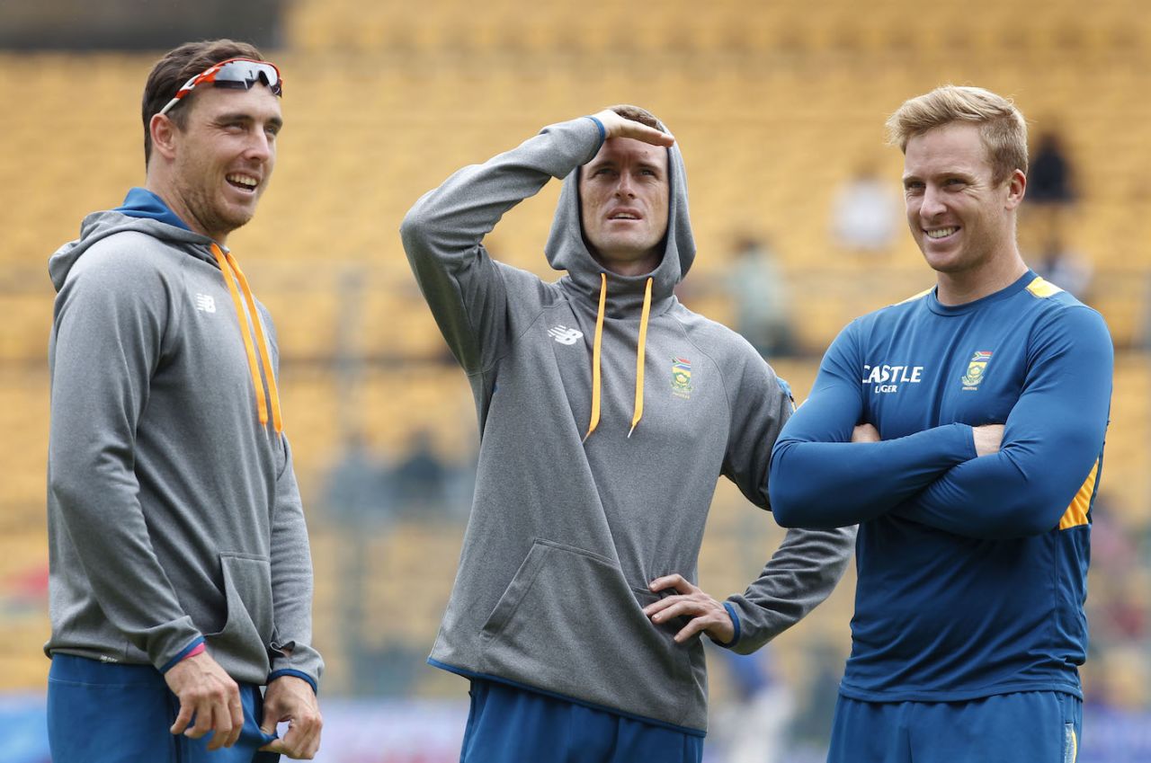 Dane Vilas watches the clouds while Kyle Abbott and Simon Harmer look on, second Test, India v South Africa, Chinnaswamy Stadium, Bengaluru, India, November 17, 2015