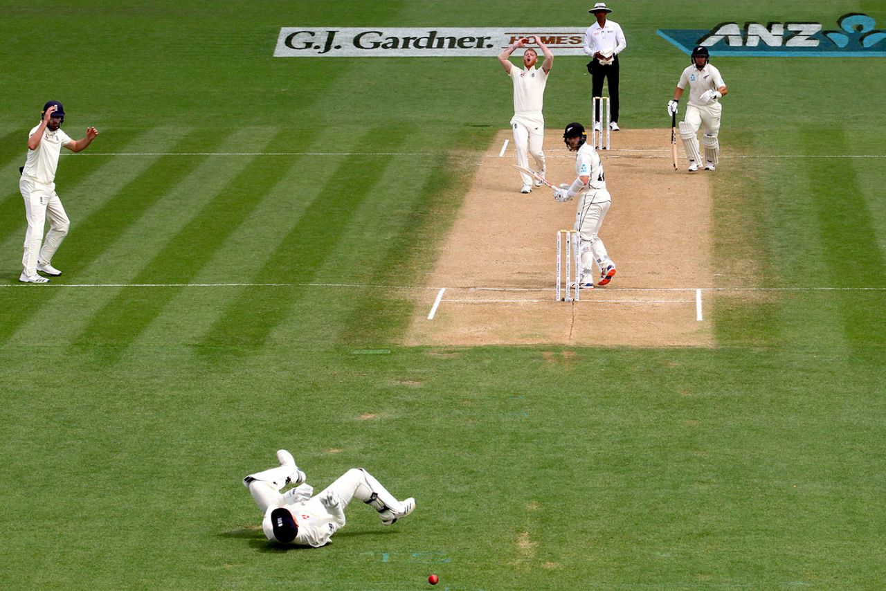 Ollie Pope put down a straightforward chance off Kane Williamson, New Zealand v England, 2nd Test, Hamilton, December 3, 2019