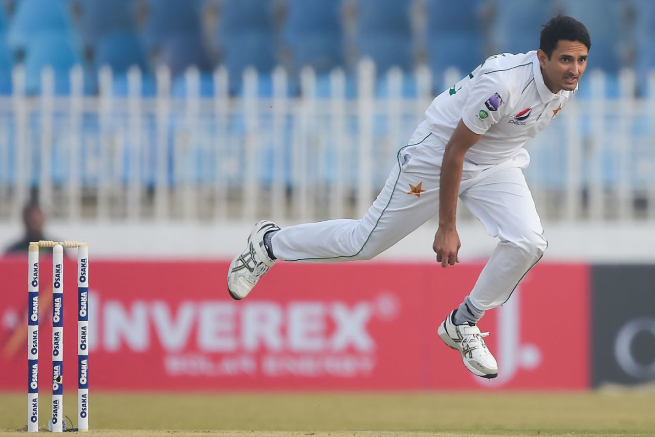 Mohammad Abbas in his delivery stride, Pakistan v Sri Lanka, 1st Test, Rawalpindi, Day 1
