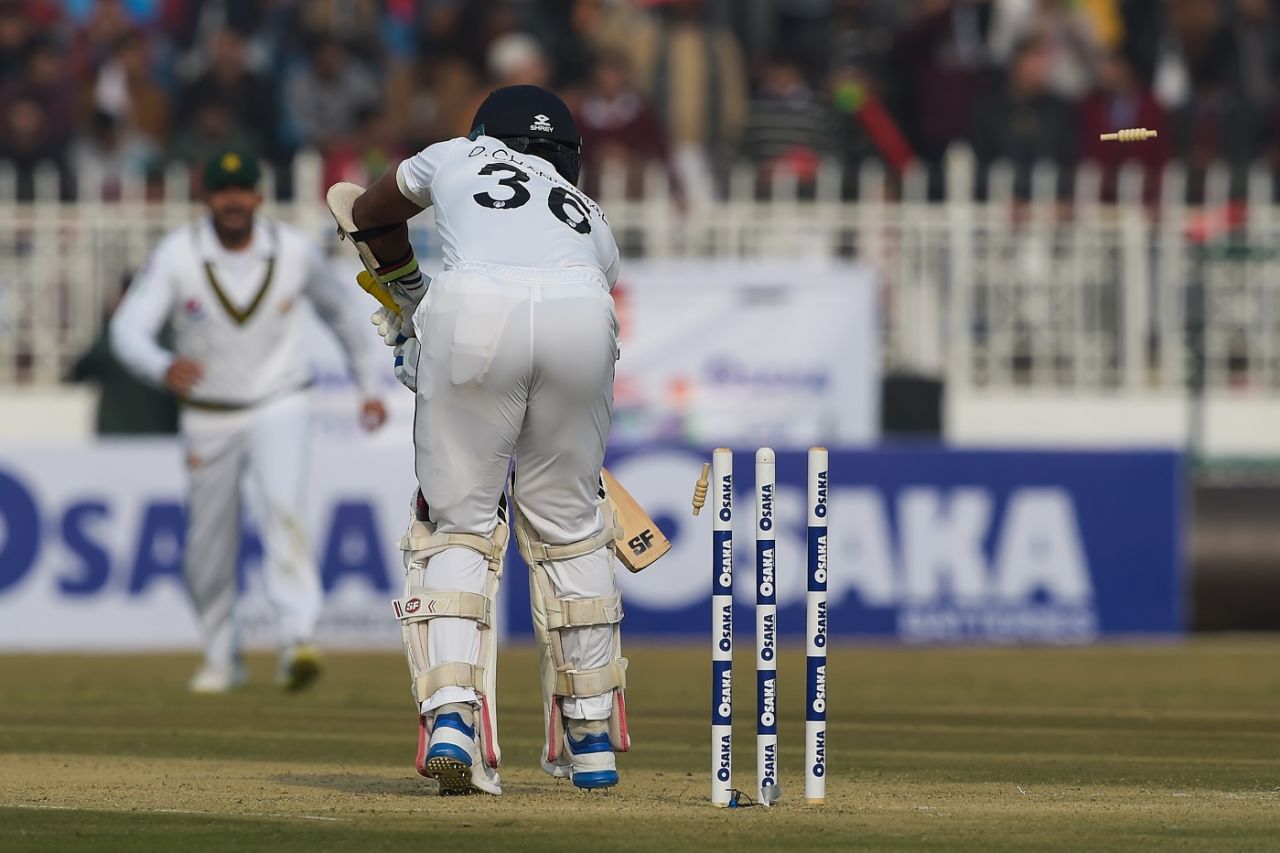 Dinesh Chandimal is cleaned up by Mohammad Abbas, Pakistan v Sri Lanka, 1st Test, Rawalpindi, Day 1