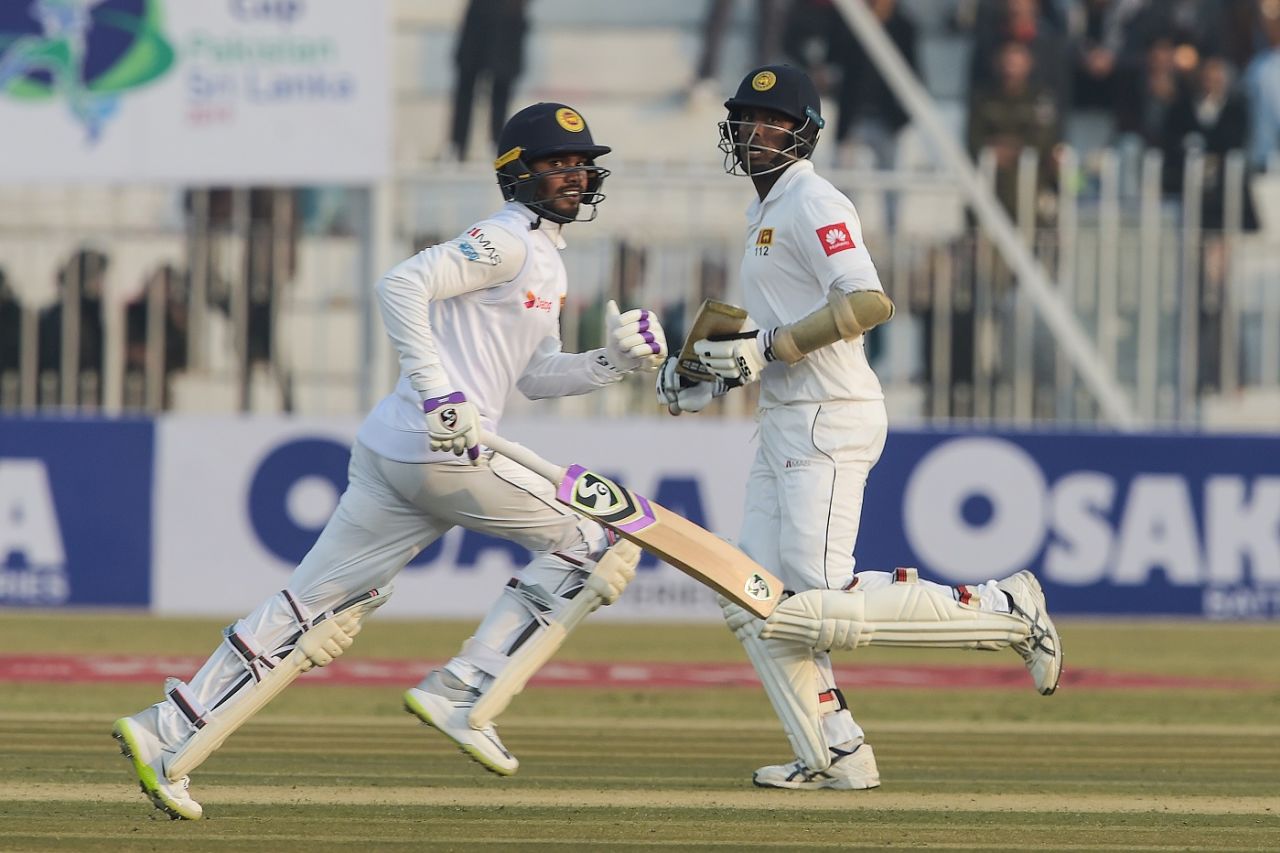 Dhananjaya de Silva and Angelo Mathews during their partnership, Pakistan v Sri Lanka, 1st Test, Rawalpindi, Day 1