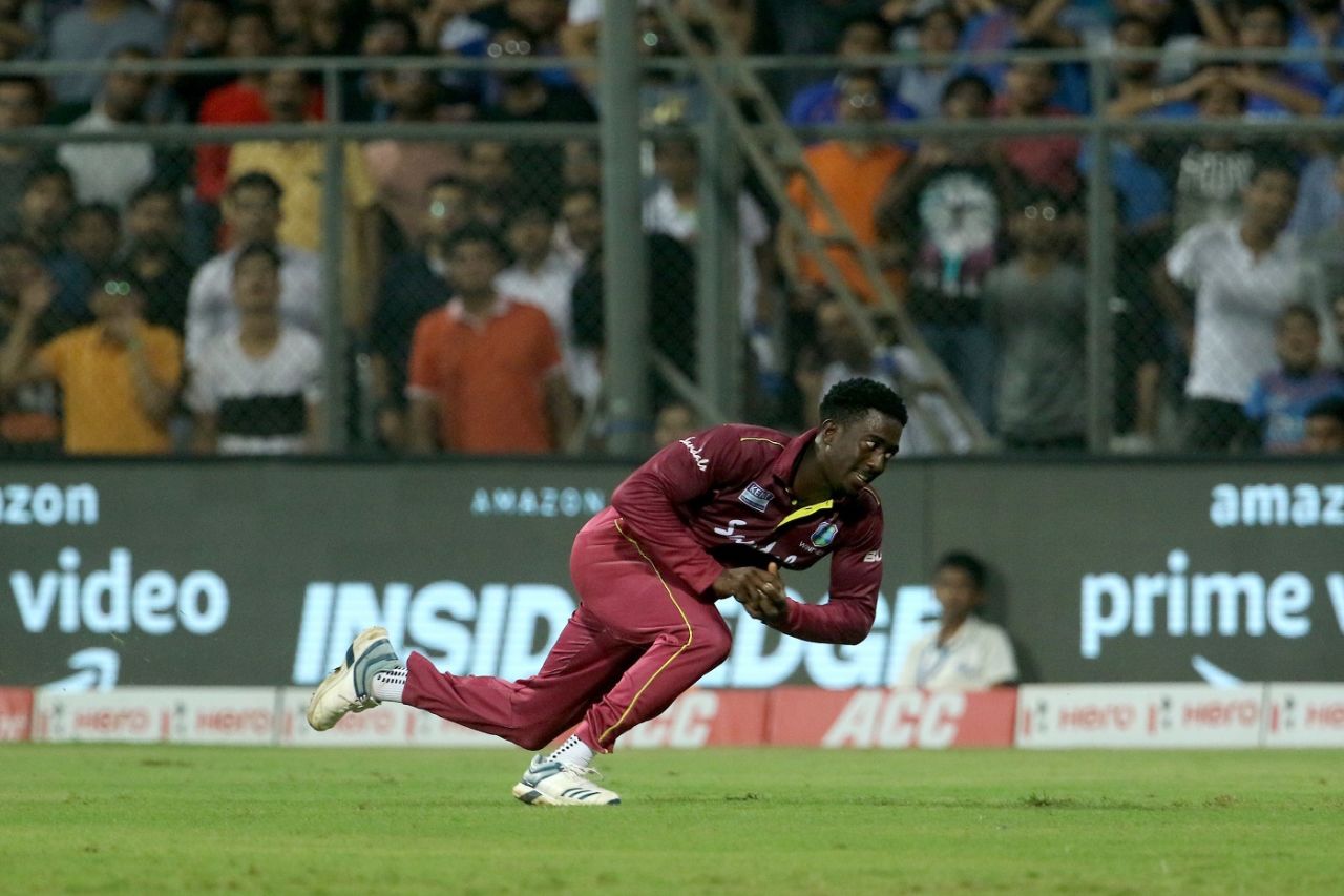 Hayden Walsh completes a stunner in the deep, India v West Indies, 3rd T20I, Mumbai, December 11, 2019