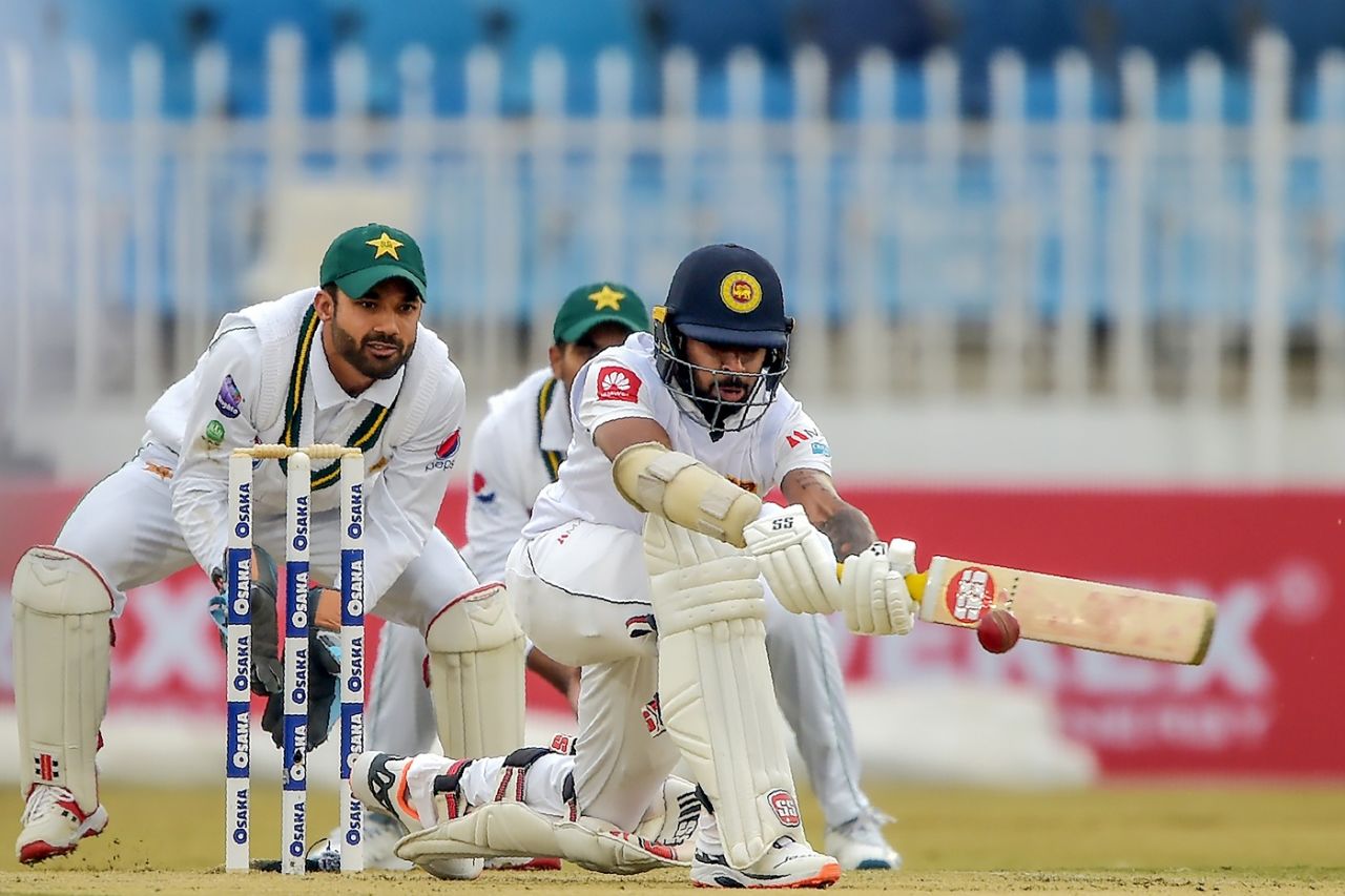 Niroshan Dickwella sweeps, Pakistan v Sri Lanka, 1st Test, Rawalpindi, Day 2
