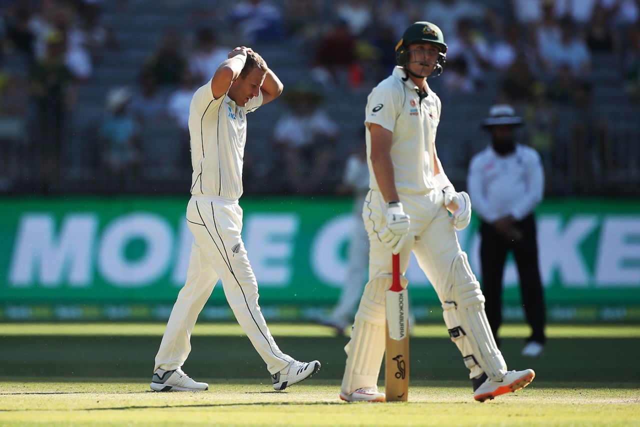 Neil Wagner with hands on head after having Marnus Labuschagne dropped, Australia v New Zealand, 1st Test, Perth, 3rd day, December 14, 2019