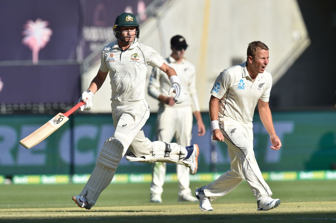 Marnus Labuschagne and Neil Wagner react as a catch goes down, Australia v New Zealand, 1st Test, Perth, 3rd day, December 14, 2019