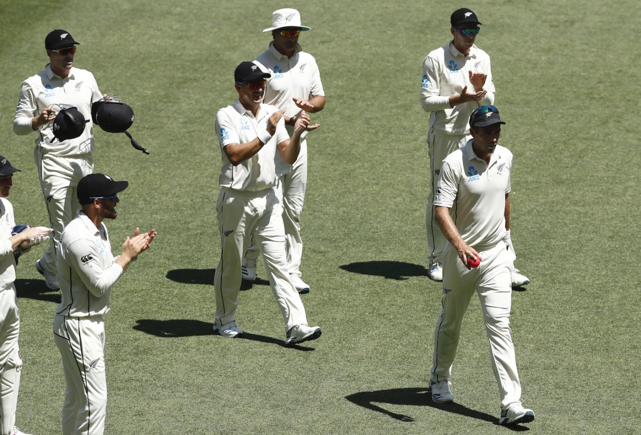 Tim Southee gets applauded by his teammates after his five-wicket haul, Australia v New Zealand, 1st Test, Perth, 4th day, December 15, 2019