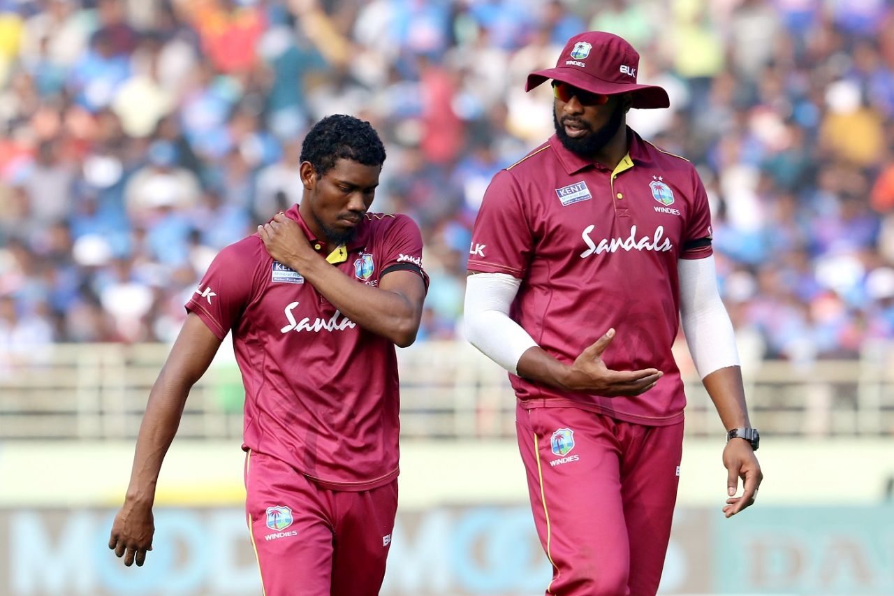 Kieron Pollard, Keemo Paul and the team have been struggling to pick up wickets in the middle overs, India v West Indies, 2nd ODI, Visakhapatnam, December 18, 2019