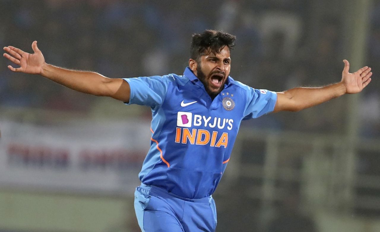 Shardul Thakur belts out an appeal, India v West Indies, 2nd ODI, Visakhapatnam, December 18, 2019
