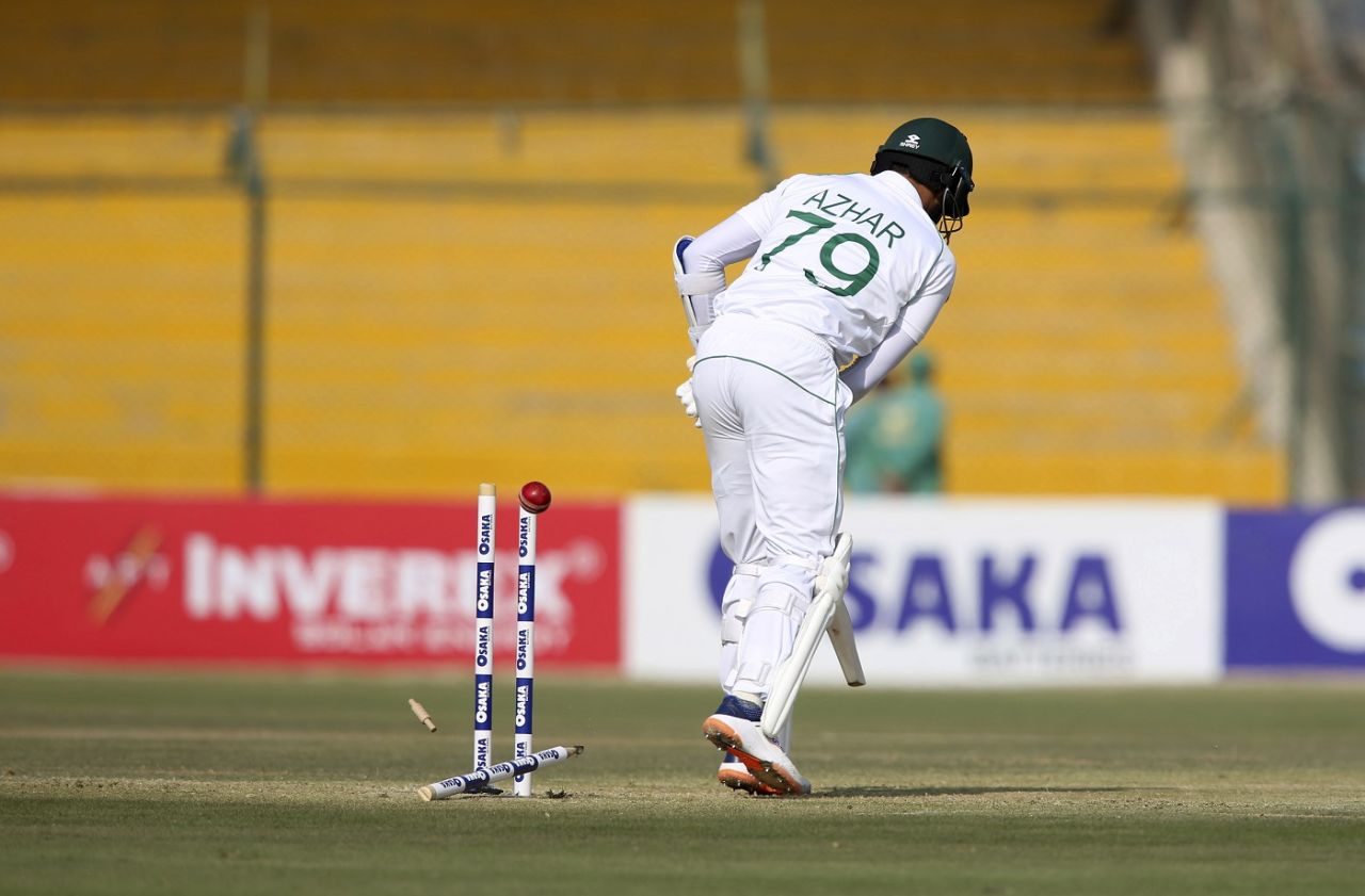 Azhar Ali hears the death rattle behind him, Pakistan v Sri Lanka, 2nd Test, Karachi, day 1, December 19, 2019