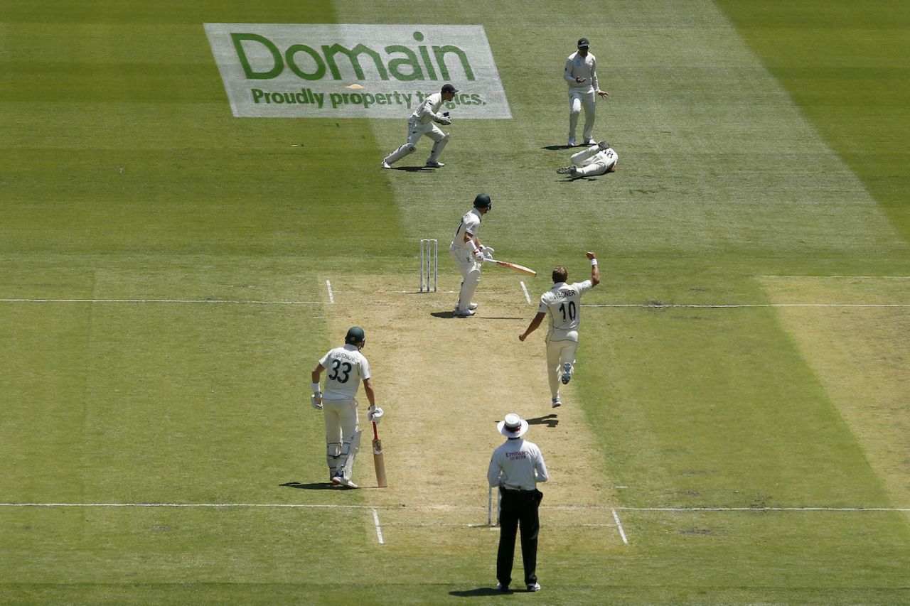 Tim Southee catches David Warner off Neil Wagner, Australia v New Zealand, 2nd Test, Day 1, Melbourne, December 26, 2019