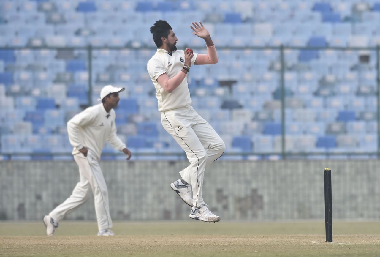 Ishant Sharma was among the wickets in his first Ranji game of the season, Delhi v Hyderabad, Ranji Trophy 2019-20, 3rd day, Delhi, December 27, 2019