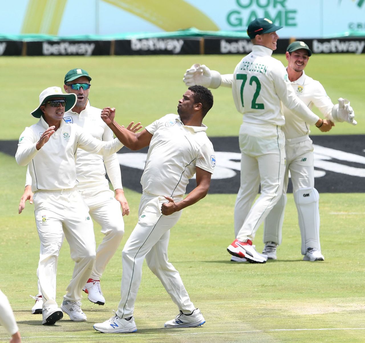 Vernon Philander celebrates the wicket of Joe Root, South Africa v England, 1st Test, Centurion