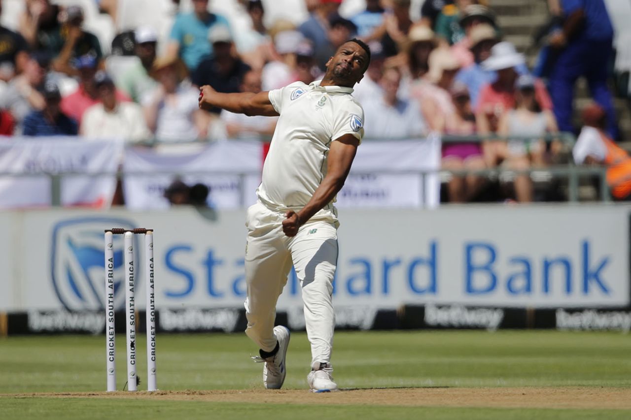 Vernon Philander delivers a ball to Zak Crawley, South Africa v England, 2nd Test, Cape Town, January 03, 2020