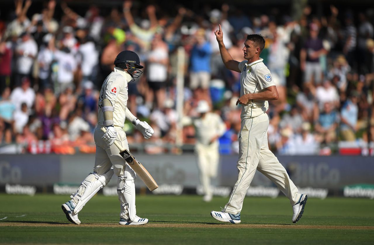 Dwaine Pretorius removed Sam Curran with the old ball, South Africa v England, 2nd Test, Cape Town, 1st day, January 3, 2020