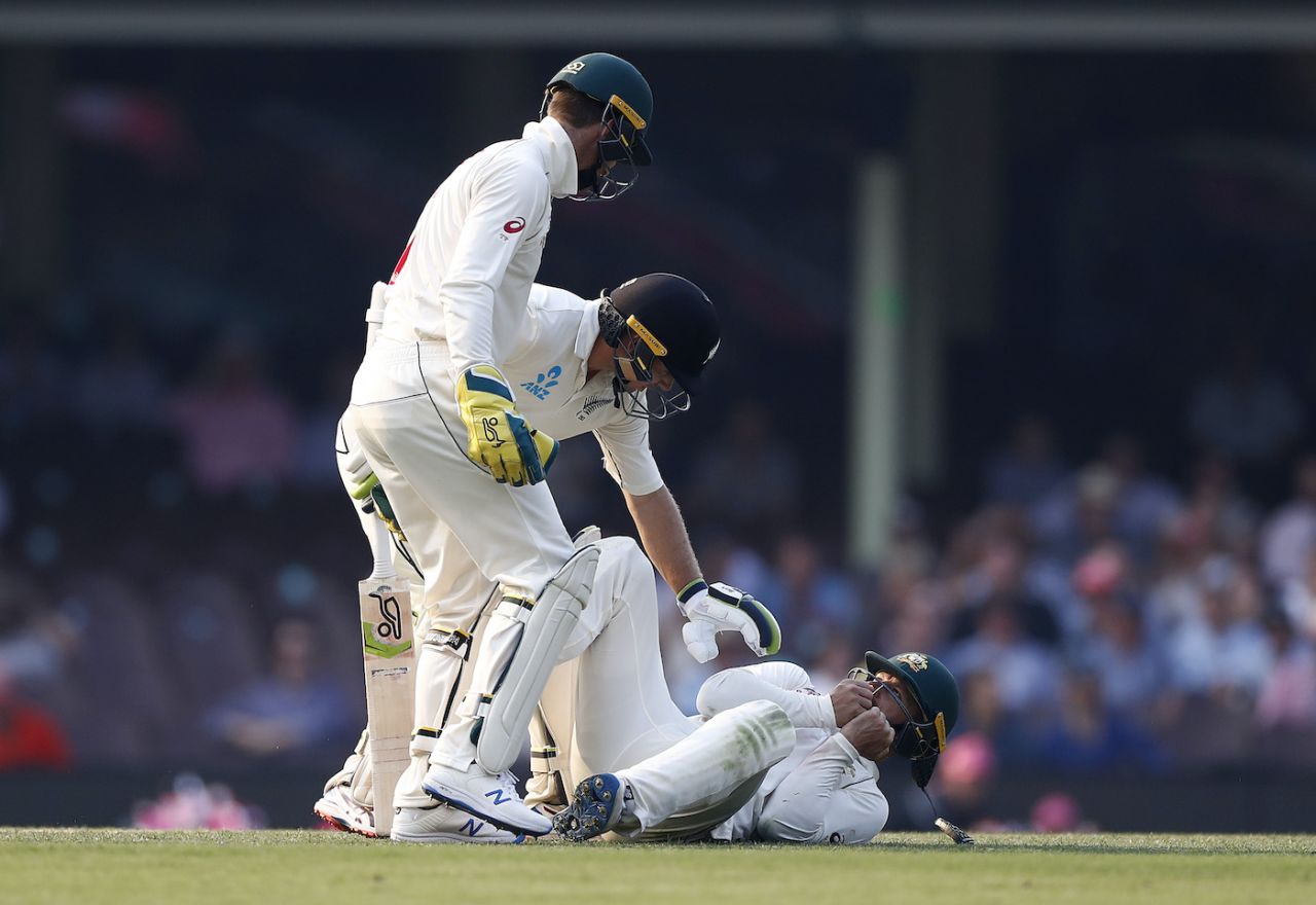 Tom Latham checks in on Matthew Wade after he was hit at short leg, Australia v New Zealand, 3rd Test, Sydney, 2nd day, January 4, 2020