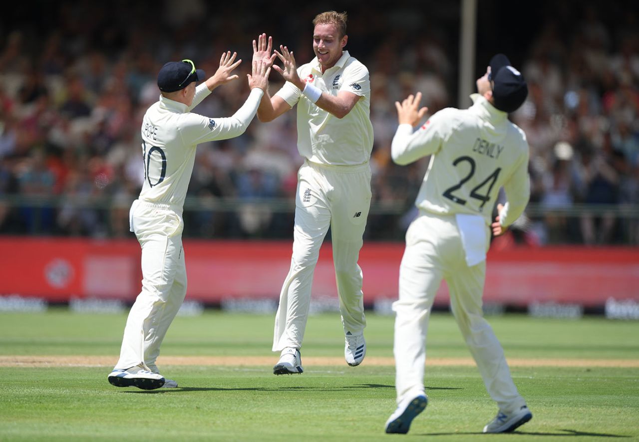 Stuart Broad struck twice with the new ball, South Africa v England, 2nd Test, Cape Town, 2nd day, January 4, 2020
