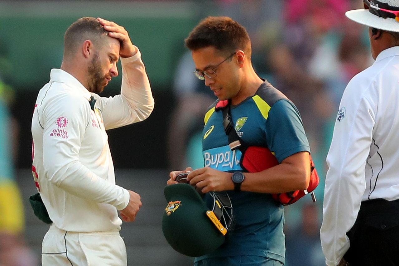Matthew Wade was hit on the helmet while fielding at short leg, Australia v New Zealand, 3rd Test, Sydney, 2nd day, January 4, 2020