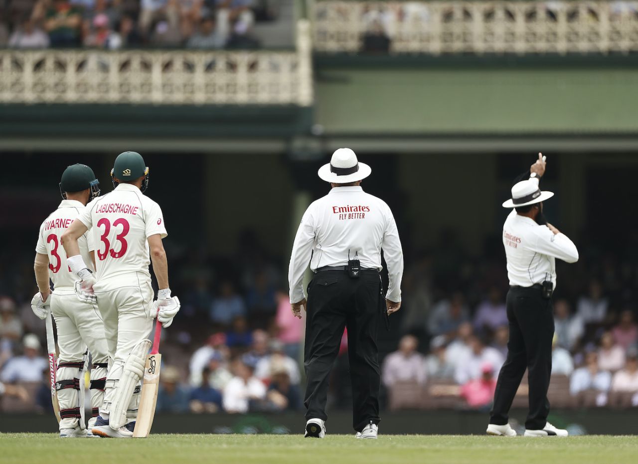 Aleem Dar signals five penalty runs to New Zealand for David Warner and Marnus Labuschagne running on the pitch, Australia v New Zealand, 3rd Test, Sydney, 4th day, January 6, 2020