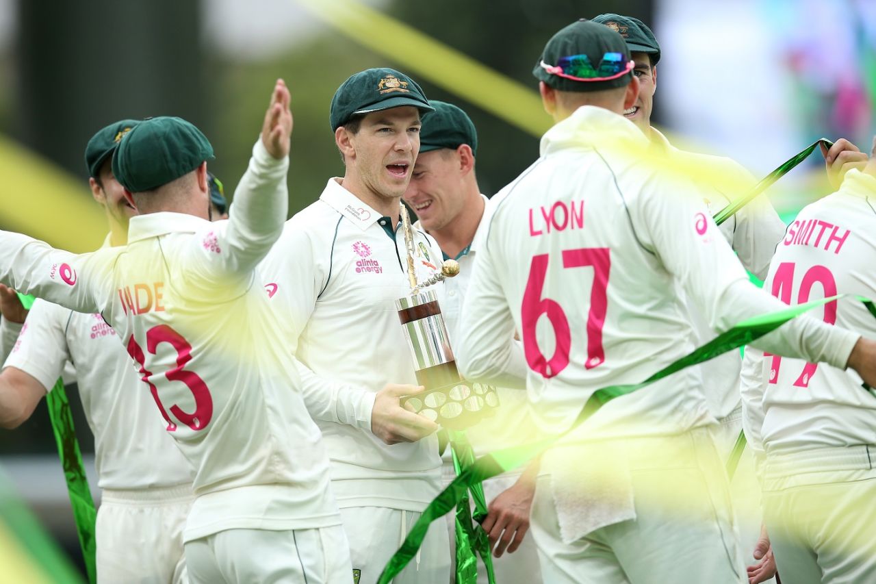 Tim Paine celebrates the series sweep with his team-mates, Australia v New Zealand, 3rd Test, 4th day, Sydney, January 6, 2020