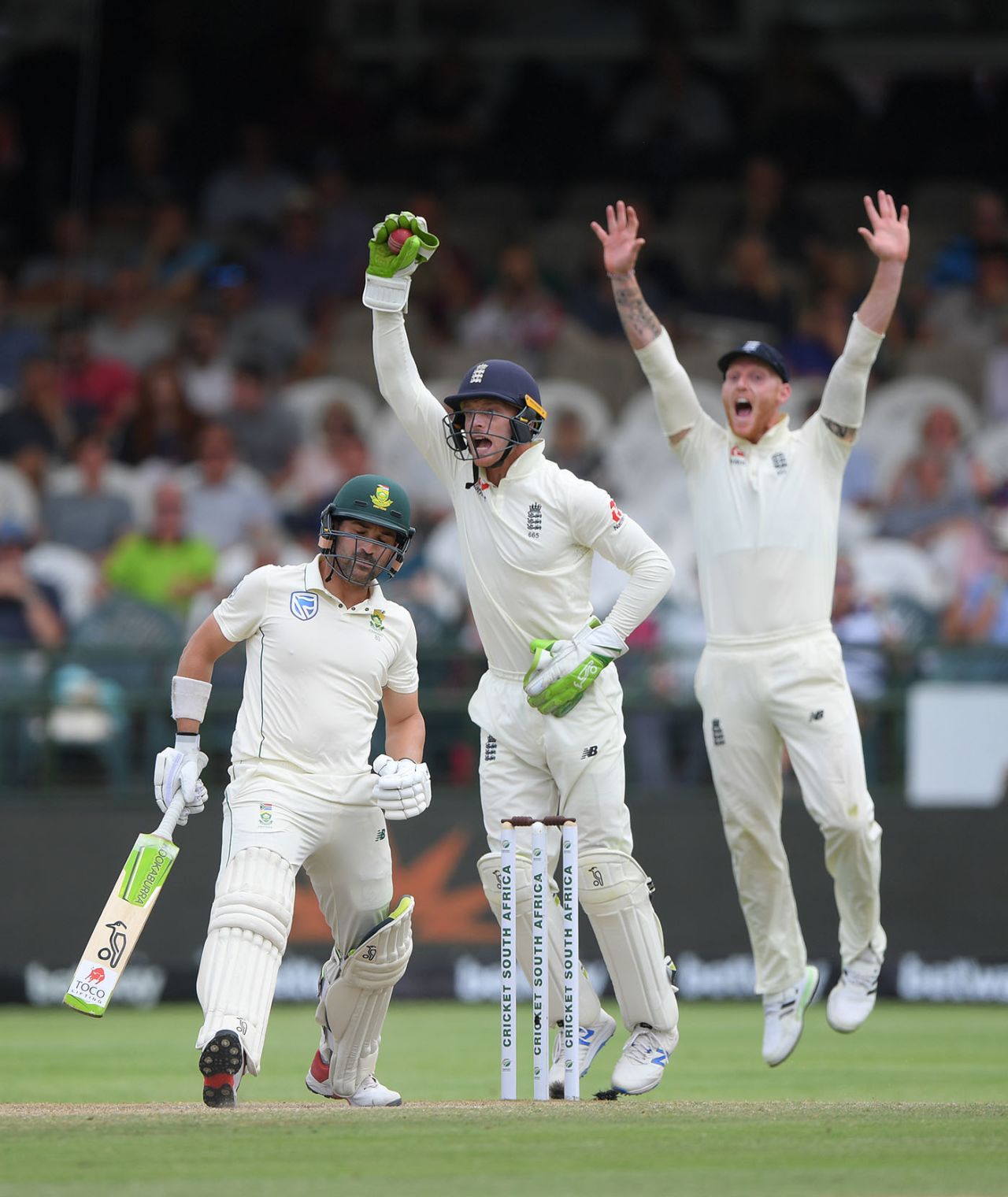 Jos Buttler takes the catch for the wicket of Dean Elgar, South Africa v England, 2nd Test, Cape Town, 4th day, January 6, 2020