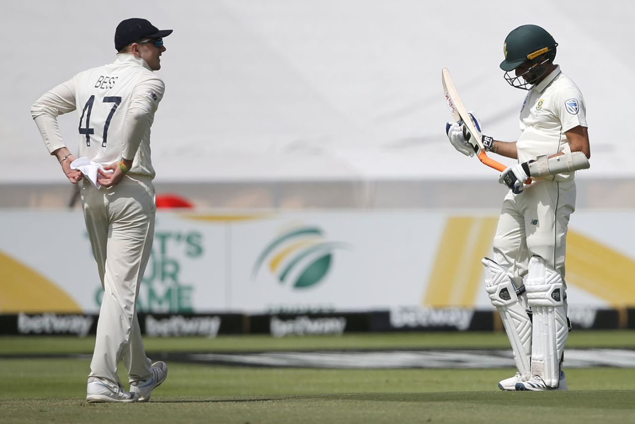 Keshav Maharaj examines his broken bat handle, South Africa v England, 2nd Test, Cape Town, 5th day, January 7, 2020