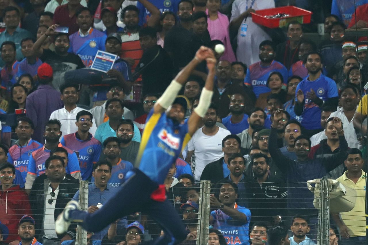 Dasun Shanka ran in too far but then made a valiant attempt to catch the ball, India v Sri Lanka, 3rd T20I, Pune, January 10, 2020