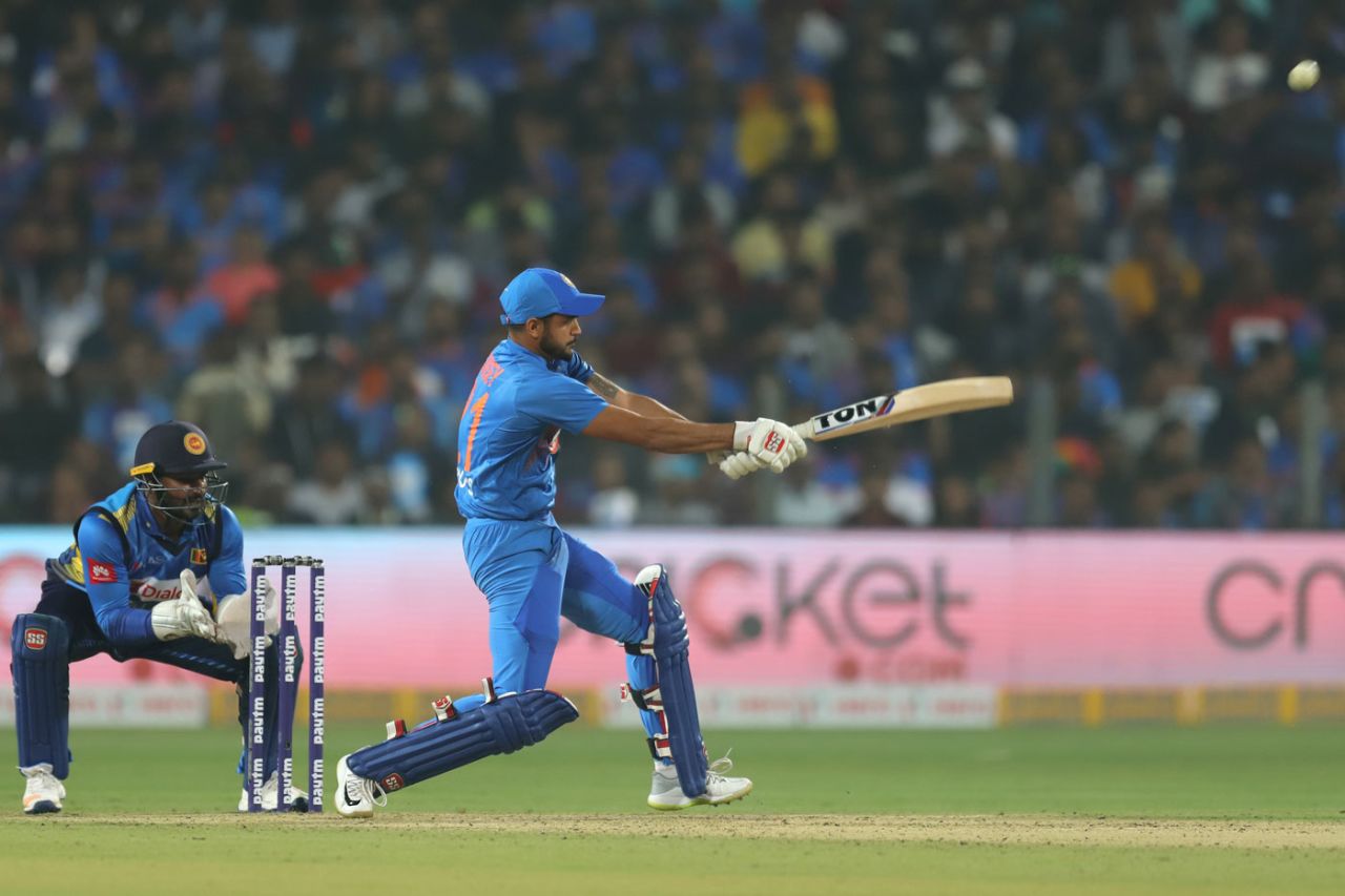 Manish Pandey pulls into the leg side, India v Sri Lanka, 3rd T20I, Pune