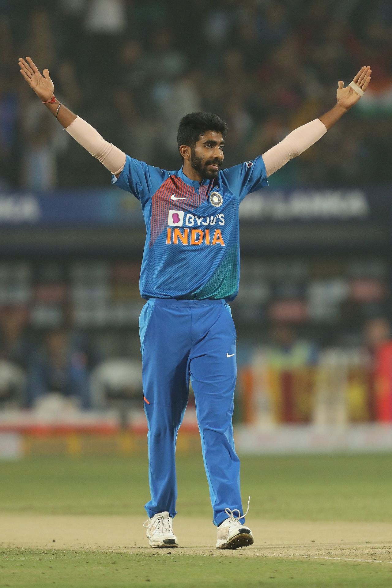 There's no escaping Jasprit Bumrah's early strikes, India v Sri Lanka, 3rd T20I, Pune, January 10, 2020
