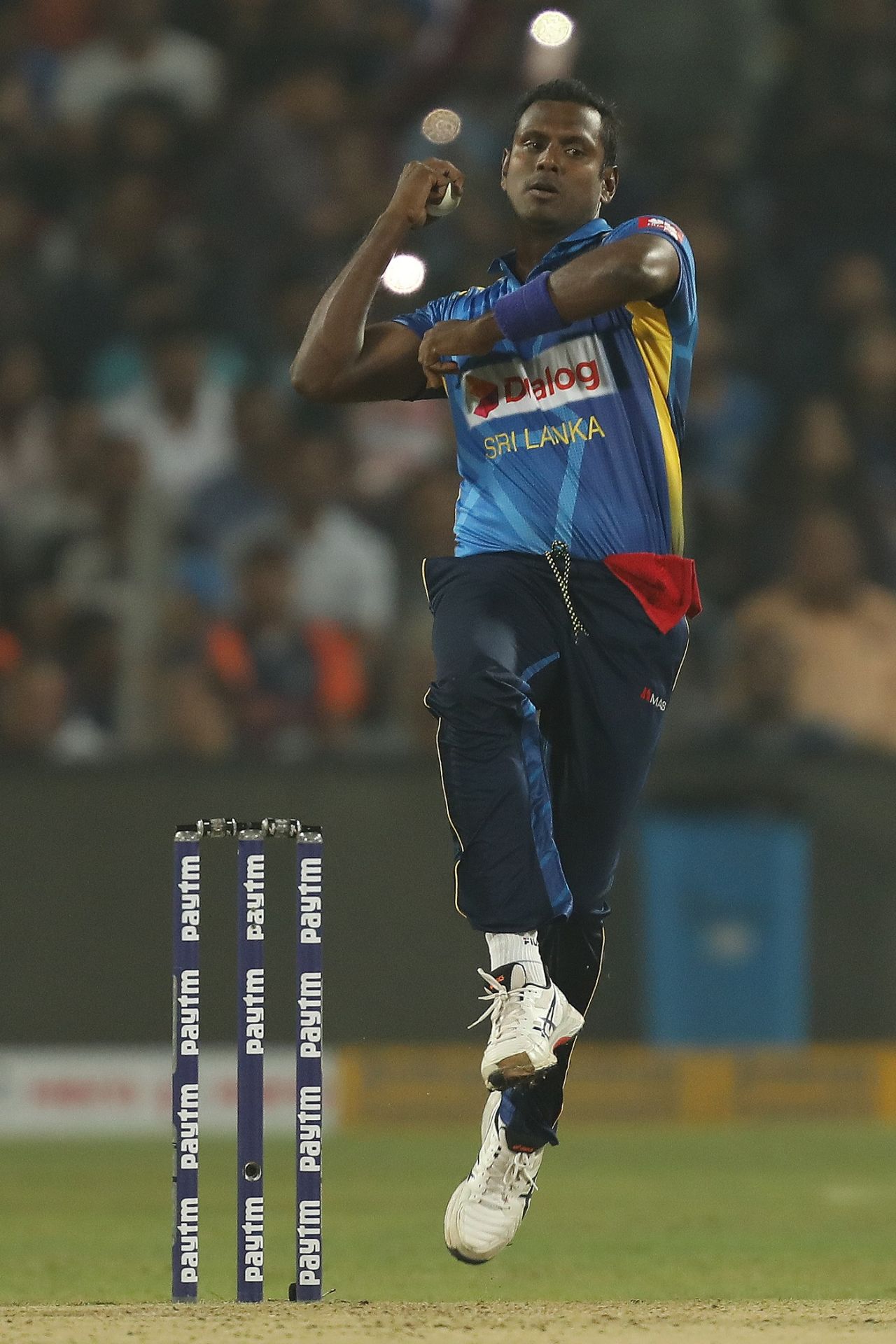 Angelo Mathews looks to roll his fingers over the ball, India v Sri Lanka, 3rd T20I, Pune, January 10, 2020
