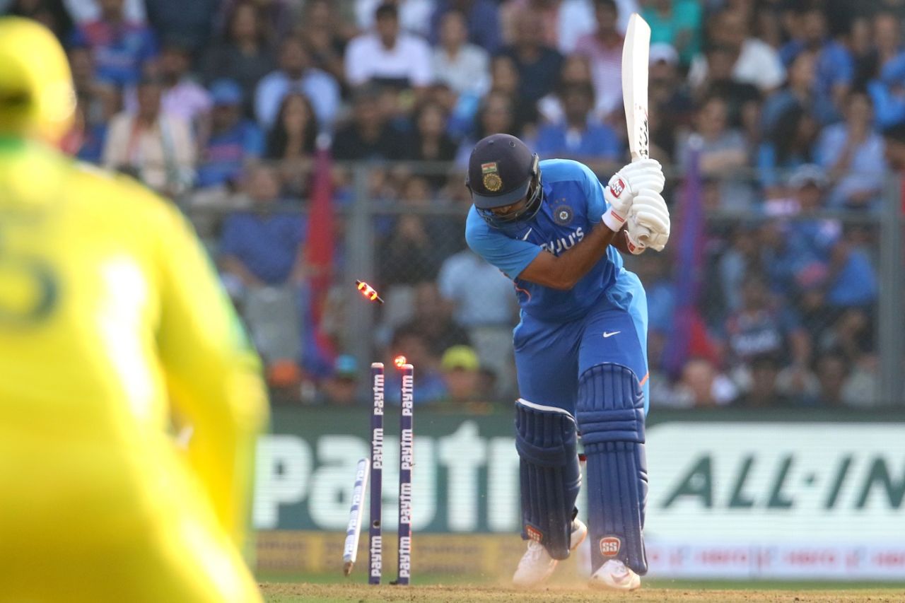 Shardul Thakur is yorked by a Mitchell Starc special, India v Australia, 1st ODI, Mumbai, January 14, 2020