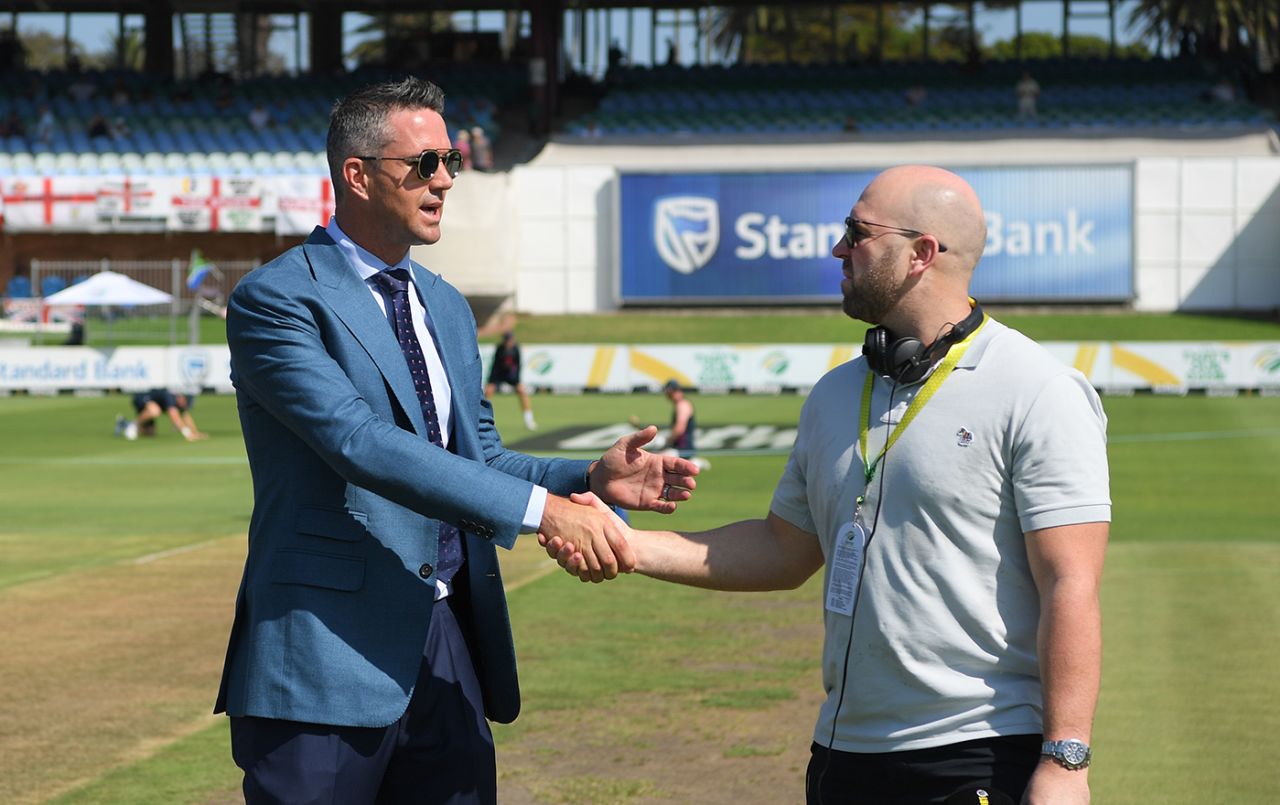 Kevin Pietersen and Matt Prior shake hands, South Africa v England, 3rd Test, Port Elizabeth, Day 1, January 16, 2020