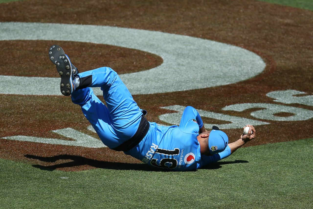 Rashid Khan took a stunning catch over his shoulder to get rid of Chris Lynn, Adelaide Strikers v Brisbane Heat, Big Bash League 2019-20, Adelaide, January 17, 2020
