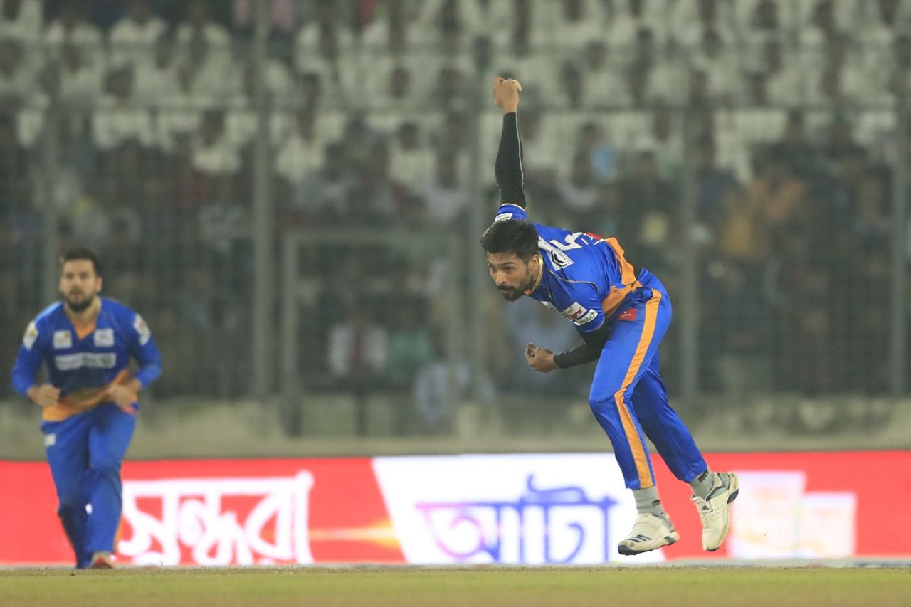 Mohammad Amir completes his action, Rajshahi Royals v Khulna Tigers, BPL 2019-20, final, Dhaka, January 17, 2020