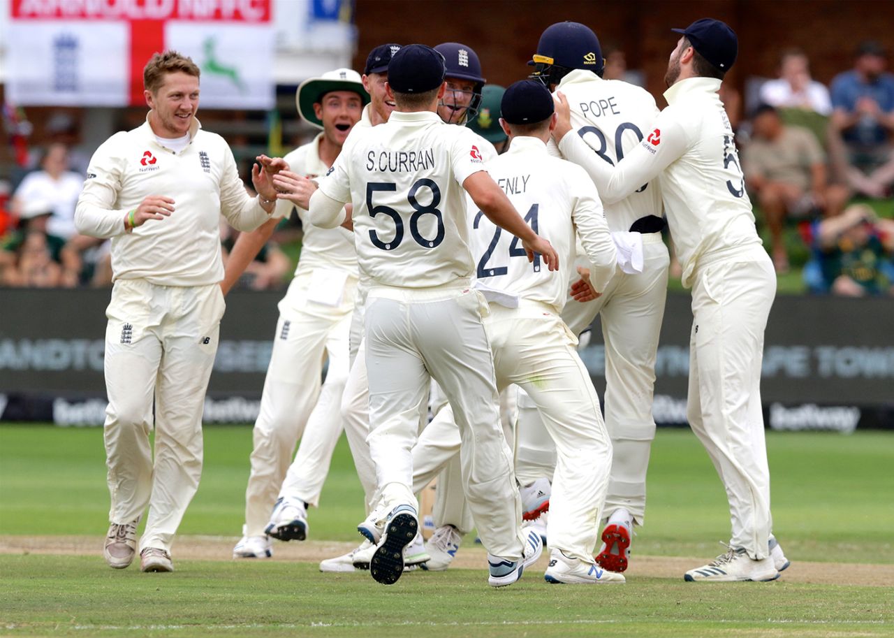 England celebrate after Ollie Pope's catch off Dom Bess, South Africa v England, 3rd Test, Port Elizabeth, 3rd day, January 18, 2020