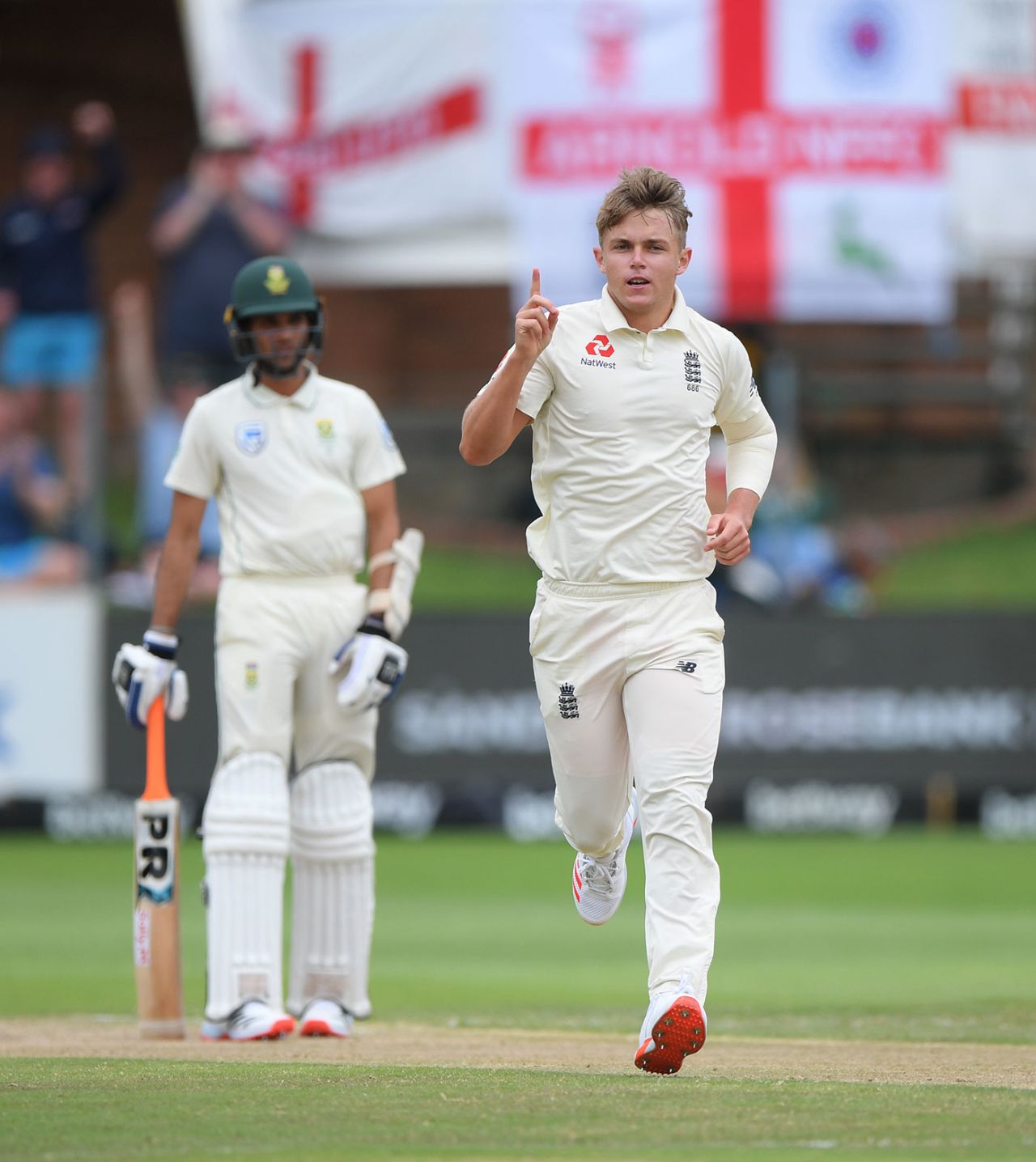 Sam Curran bowled Quinton de Kock in his first over of the day, South Africa v England, 3rd Test, Port Elizabeth, 4th day, January 18, 2020