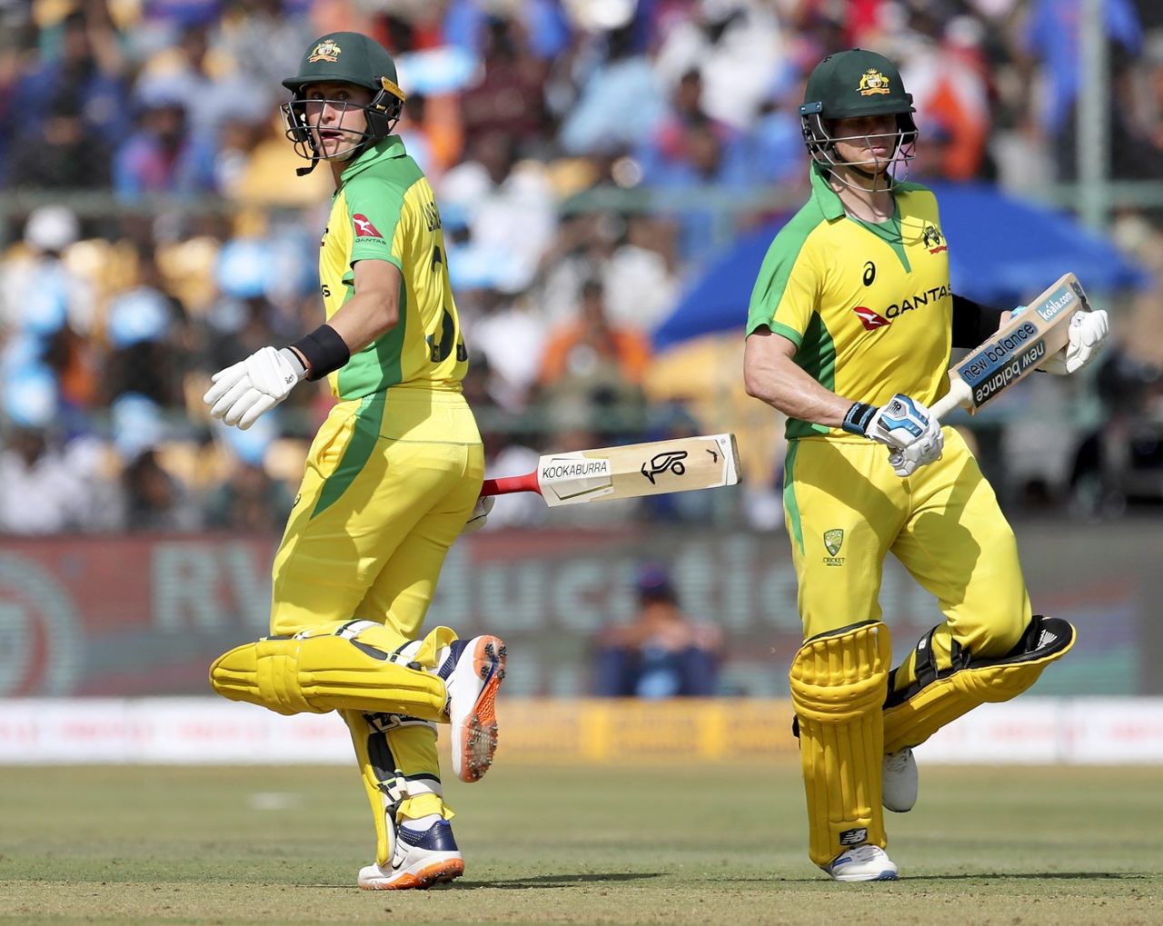 Marnus Labuschagne and Steven Smith run between the wickets, India v Australia, 3rd ODI, Bengaluru, January 19, 2020